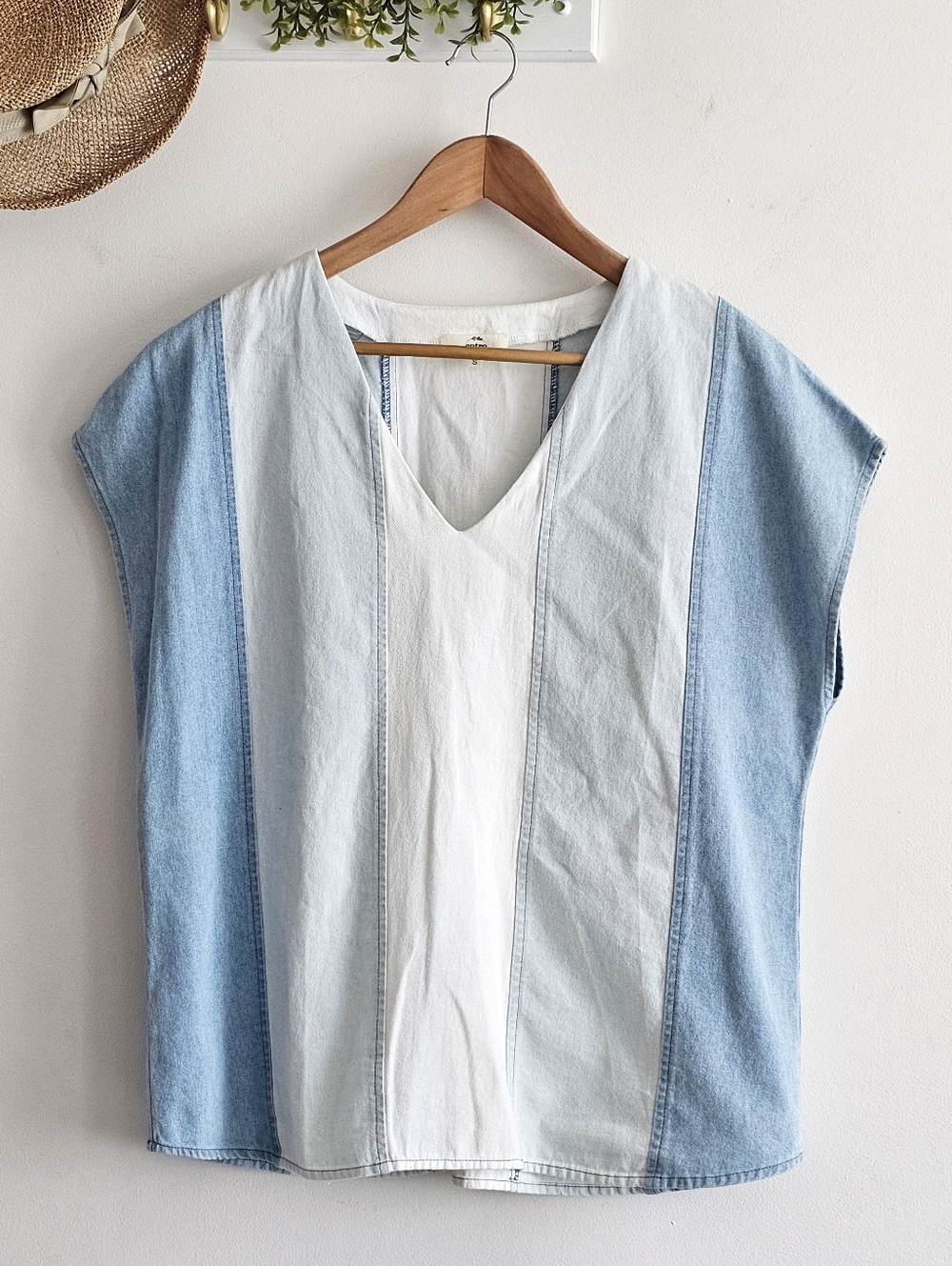 Entro Colorblock Denim Top Small Blue White V-Neck Casual Boxy Blouse